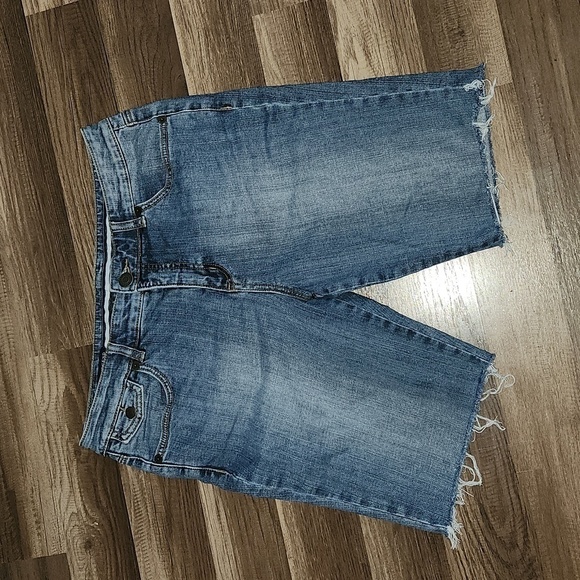 LAND'S End Denim Distressed Long Shorts size 10. Rare length - Picture 1 of 4